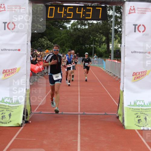 14.06.2026 - 7 Türme Triathlon Andreas Tolksdorf http://msf.ph/oto/9805794 14.06.2026 15:54:36 Ziel 711, 827, 1061, 1526, 1730, 1745 meine-sportfotos.de