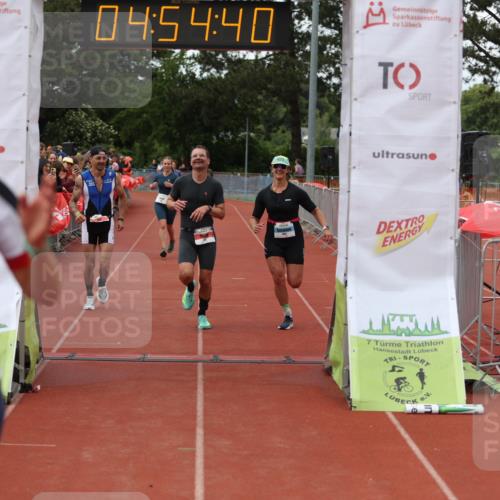 14.06.2026 - 7 Türme Triathlon Andreas Tolksdorf http://msf.ph/oto/9805800 14.06.2026 15:54:38 Ziel 711, 827, 1061, 1526, 1682, 1730, 1745 meine-sportfotos.de