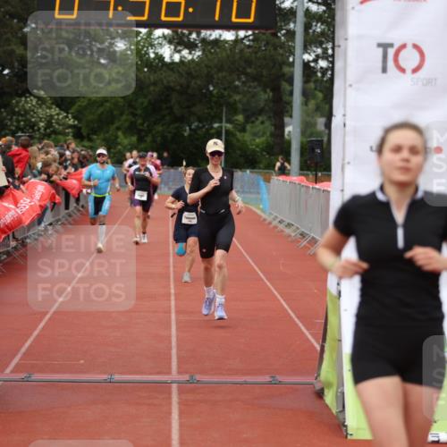 14.06.2026 - 7 Türme Triathlon Andreas Tolksdorf http://msf.ph/oto/9805910 14.06.2026 15:56:09 Ziel 751, 960, 1662, 1709, 1735, 1756 meine-sportfotos.de