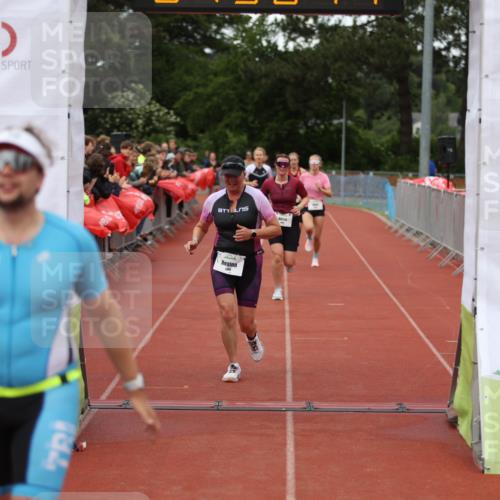 14.06.2026 - 7 Türme Triathlon Andreas Tolksdorf http://msf.ph/oto/9805919 14.06.2026 15:56:15 Ziel 751, 1593, 1660, 1662, 1709, 1735, 1744, 1756 meine-sportfotos.de