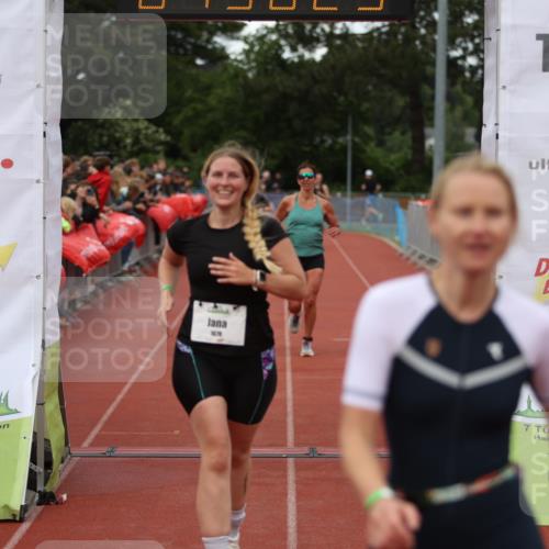 14.06.2026 - 7 Türme Triathlon Andreas Tolksdorf http://msf.ph/oto/9805936 14.06.2026 15:56:24 Ziel 834, 922, 1593, 1660, 1678, 1709, 1744 meine-sportfotos.de