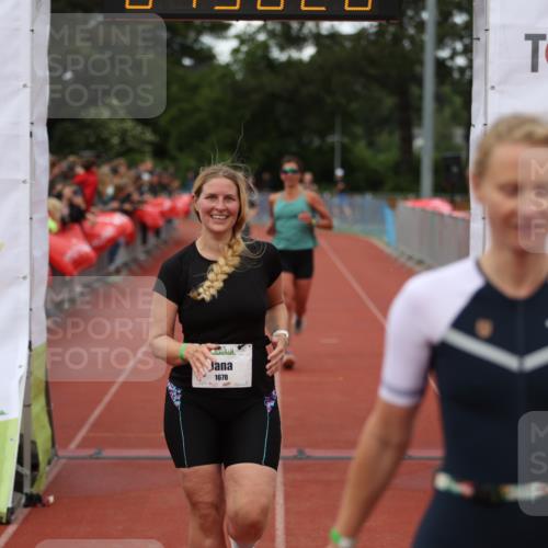 14.06.2026 - 7 Türme Triathlon Andreas Tolksdorf http://msf.ph/oto/9805937 14.06.2026 15:56:24 Ziel 834, 922, 1593, 1660, 1678, 1709, 1744 meine-sportfotos.de