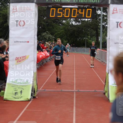 14.06.2026 - 7 Türme Triathlon Andreas Tolksdorf http://msf.ph/oto/9806196 14.06.2026 16:00:39 Ziel 979, 983, 1112 meine-sportfotos.de