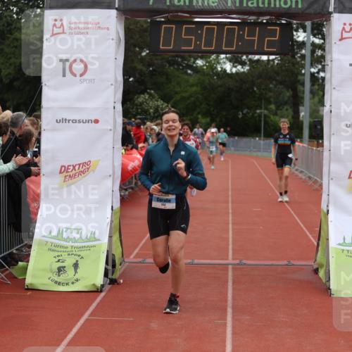 14.06.2026 - 7 Türme Triathlon Andreas Tolksdorf http://msf.ph/oto/9806199 14.06.2026 16:00:40 Ziel 979, 983, 1112 meine-sportfotos.de