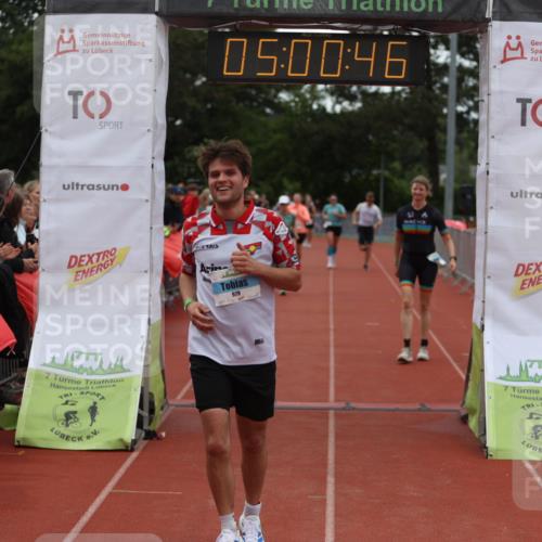 14.06.2026 - 7 Türme Triathlon Andreas Tolksdorf http://msf.ph/oto/9806206 14.06.2026 16:00:45 Ziel 688, 903, 928, 979, 1112, 1657 meine-sportfotos.de