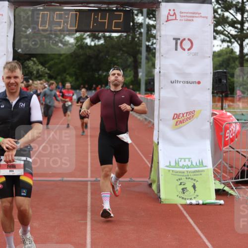 14.06.2026 - 7 Türme Triathlon Andreas Tolksdorf http://msf.ph/oto/9806266 14.06.2026 16:01:41 Ziel 806, 962, 1382, 1790, 1794 meine-sportfotos.de
