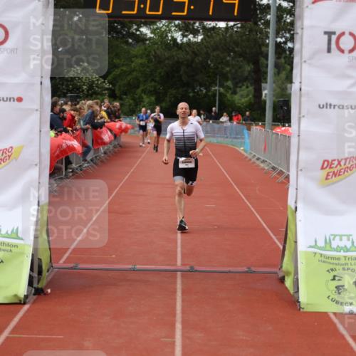 14.06.2026 - 7 Türme Triathlon Andreas Tolksdorf http://msf.ph/oto/9806378 14.06.2026 16:03:13 Ziel 1064, 1477, 1620, 1747 meine-sportfotos.de