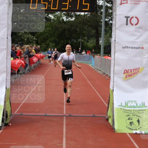 14.06.2026 - 7 Türme Triathlon Andreas Tolksdorf http://msf.ph/oto/9806379 14.06.2026 16:03:14 Ziel 1064, 1477, 1620, 1747 meine-sportfotos.de