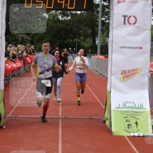 14.06.2026 - 7 Türme Triathlon Andreas Tolksdorf http://msf.ph/oto/9806437 14.06.2026 16:04:00 Ziel 1353, 1550, 1743 meine-sportfotos.de