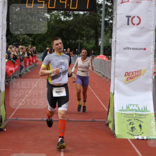 14.06.2026 - 7 Türme Triathlon Andreas Tolksdorf http://msf.ph/oto/9806439 14.06.2026 16:04:00 Ziel 1353, 1550, 1743 meine-sportfotos.de