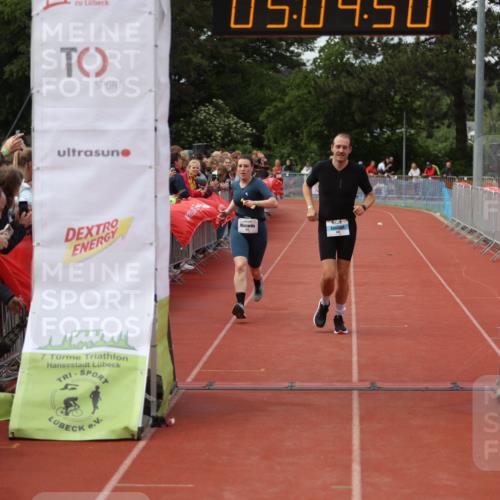 14.06.2026 - 7 Türme Triathlon Andreas Tolksdorf http://msf.ph/oto/9806480 14.06.2026 16:04:49 Ziel 946, 1700, 1717 meine-sportfotos.de