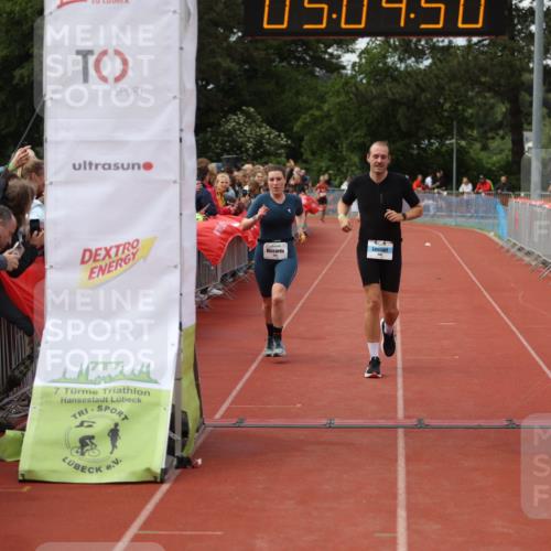 14.06.2026 - 7 Türme Triathlon Andreas Tolksdorf http://msf.ph/oto/9806481 14.06.2026 16:04:49 Ziel 946, 1700, 1717 meine-sportfotos.de