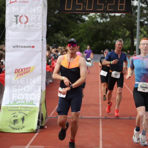 14.06.2026 - 7 Türme Triathlon Andreas Tolksdorf http://msf.ph/oto/9806526 14.06.2026 16:05:27 Ziel 852, 934, 1334, 1335, 1362, 1395, 1686, 1782 meine-sportfotos.de