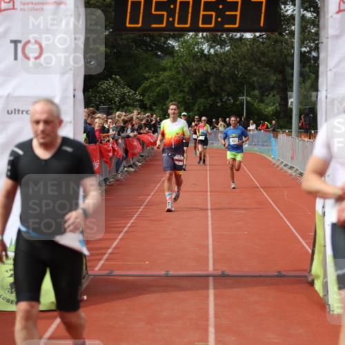 14.06.2026 - 7 Türme Triathlon Andreas Tolksdorf http://msf.ph/oto/9806606 14.06.2026 16:06:36 Ziel 736, 773, 1050, 1442, 1785 meine-sportfotos.de