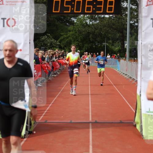14.06.2026 - 7 Türme Triathlon Andreas Tolksdorf http://msf.ph/oto/9806607 14.06.2026 16:06:36 Ziel 736, 773, 1050, 1442, 1785 meine-sportfotos.de