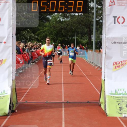 14.06.2026 - 7 Türme Triathlon Andreas Tolksdorf http://msf.ph/oto/9806610 14.06.2026 16:06:37 Ziel 736, 773, 1050, 1442, 1785 meine-sportfotos.de