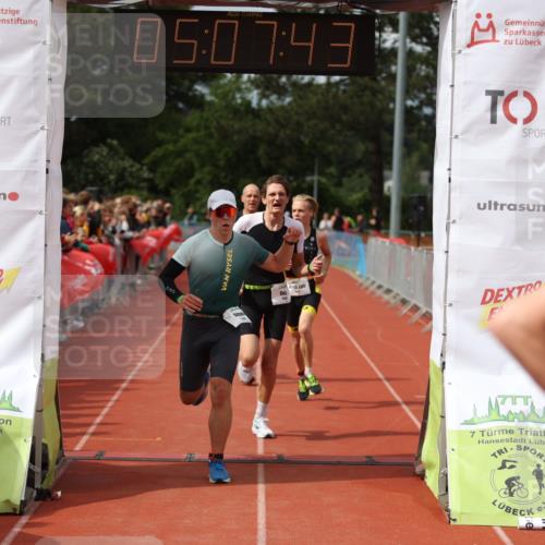 14.06.2026 - 7 Türme Triathlon Andreas Tolksdorf http://msf.ph/oto/9806698 14.06.2026 16:07:41 Ziel 1245, 1265, 1298, 1309, 1314, 1398, 1444, 1798 meine-sportfotos.de