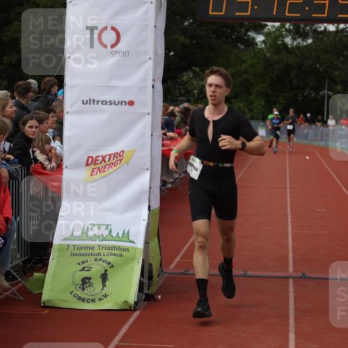 14.06.2026 - 7 Türme Triathlon Andreas Tolksdorf http://msf.ph/oto/9806991 14.06.2026 16:12:37 Ziel 1399, 1403, 1427 meine-sportfotos.de