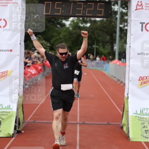 14.06.2026 - 7 Türme Triathlon Andreas Tolksdorf http://msf.ph/oto/9807035 14.06.2026 16:13:23 Ziel 692, 1208, 1243, 1272, 1347, 1391, 1445, 1479 meine-sportfotos.de