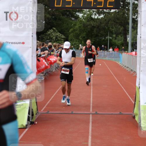 14.06.2026 - 7 Türme Triathlon Andreas Tolksdorf http://msf.ph/oto/9807100 14.06.2026 16:14:30 Ziel 621, 1202, 1270, 1411 meine-sportfotos.de