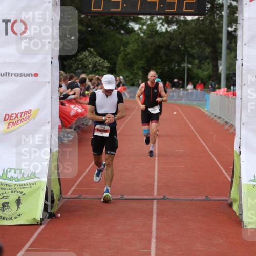 14.06.2026 - 7 Türme Triathlon Andreas Tolksdorf http://msf.ph/oto/9807102 14.06.2026 16:14:31 Ziel 621, 1202, 1270, 1411 meine-sportfotos.de
