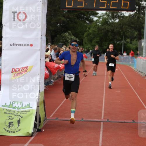 14.06.2026 - 7 Türme Triathlon Andreas Tolksdorf http://msf.ph/oto/9807156 14.06.2026 16:15:25 Ziel 1002, 1187, 1259, 1299, 1436, 1451 meine-sportfotos.de