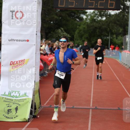 14.06.2026 - 7 Türme Triathlon Andreas Tolksdorf http://msf.ph/oto/9807157 14.06.2026 16:15:25 Ziel 1002, 1187, 1259, 1299, 1436, 1451 meine-sportfotos.de