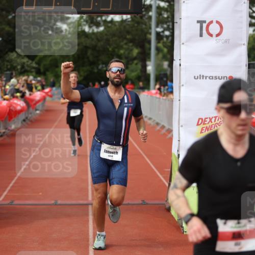 14.06.2026 - 7 Türme Triathlon Andreas Tolksdorf http://msf.ph/oto/9807186 14.06.2026 16:15:50 Ziel 652, 1354, 1380, 1666 meine-sportfotos.de