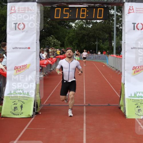 14.06.2026 - 7 Türme Triathlon Andreas Tolksdorf http://msf.ph/oto/9807353 14.06.2026 16:18:08 Ziel 679, 853, 1332 meine-sportfotos.de