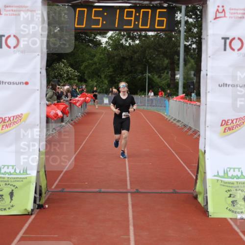 14.06.2026 - 7 Türme Triathlon Andreas Tolksdorf http://msf.ph/oto/9807387 14.06.2026 16:19:05 Ziel 1296 meine-sportfotos.de