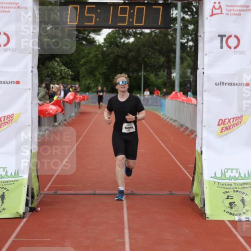 14.06.2026 - 7 Türme Triathlon Andreas Tolksdorf http://msf.ph/oto/9807391 14.06.2026 16:19:06 Ziel 1296 meine-sportfotos.de