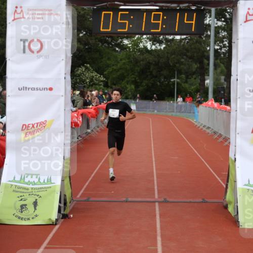 14.06.2026 - 7 Türme Triathlon Andreas Tolksdorf http://msf.ph/oto/9807395 14.06.2026 16:19:13 Ziel 1296 meine-sportfotos.de