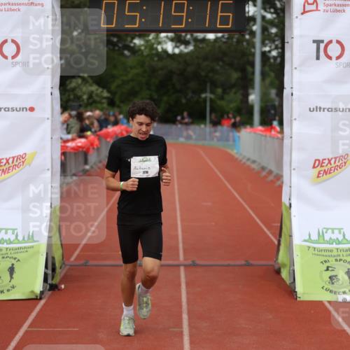 14.06.2026 - 7 Türme Triathlon Andreas Tolksdorf http://msf.ph/oto/9807400 14.06.2026 16:19:15 Ziel 1296 meine-sportfotos.de