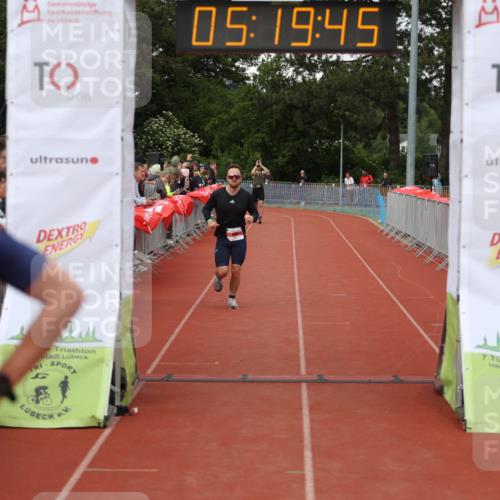 14.06.2026 - 7 Türme Triathlon Andreas Tolksdorf http://msf.ph/oto/9807417 14.06.2026 16:19:44 Ziel 727, 1387 meine-sportfotos.de