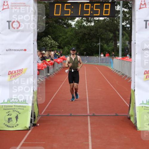 14.06.2026 - 7 Türme Triathlon Andreas Tolksdorf http://msf.ph/oto/9807424 14.06.2026 16:19:57 Ziel 902 meine-sportfotos.de