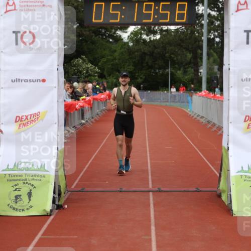 14.06.2026 - 7 Türme Triathlon Andreas Tolksdorf http://msf.ph/oto/9807426 14.06.2026 16:19:57 Ziel 902 meine-sportfotos.de