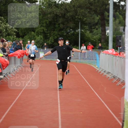 14.06.2026 - 7 Türme Triathlon Andreas Tolksdorf http://msf.ph/oto/9807444 14.06.2026 16:20:25 Ziel 758, 1388 meine-sportfotos.de
