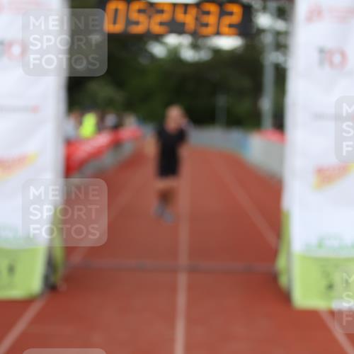 14.06.2026 - 7 Türme Triathlon Andreas Tolksdorf http://msf.ph/oto/9807677 14.06.2026 16:24:30 Ziel 1211 meine-sportfotos.de