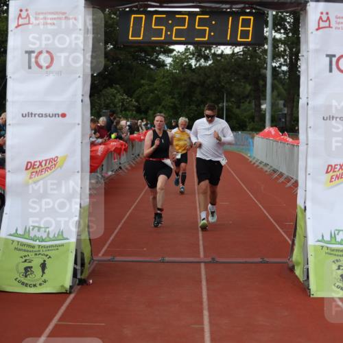 14.06.2026 - 7 Türme Triathlon Andreas Tolksdorf http://msf.ph/oto/9807704 14.06.2026 16:25:16 Ziel 970, 1323, 1460 meine-sportfotos.de