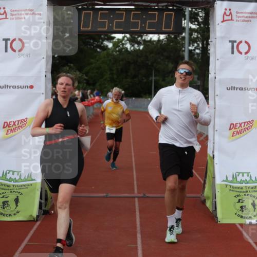 14.06.2026 - 7 Türme Triathlon Andreas Tolksdorf http://msf.ph/oto/9807717 14.06.2026 16:25:18 Ziel 970, 1323, 1460 meine-sportfotos.de