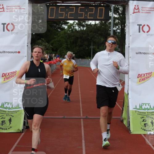 14.06.2026 - 7 Türme Triathlon Andreas Tolksdorf http://msf.ph/oto/9807718 14.06.2026 16:25:19 Ziel 970, 1323, 1460 meine-sportfotos.de