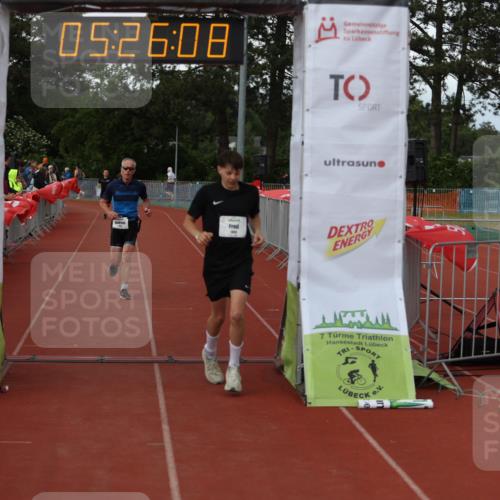 14.06.2026 - 7 Türme Triathlon Andreas Tolksdorf http://msf.ph/oto/9807790 14.06.2026 16:26:06 Ziel 1454, 1457 meine-sportfotos.de
