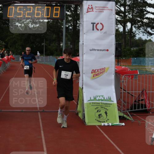 14.06.2026 - 7 Türme Triathlon Andreas Tolksdorf http://msf.ph/oto/9807793 14.06.2026 16:26:07 Ziel 1454, 1457 meine-sportfotos.de