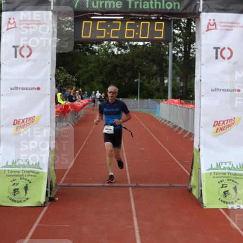 14.06.2026 - 7 Türme Triathlon Andreas Tolksdorf http://msf.ph/oto/9807798 14.06.2026 16:26:08 Ziel 1454, 1457 meine-sportfotos.de