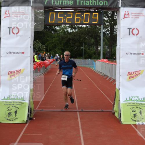 14.06.2026 - 7 Türme Triathlon Andreas Tolksdorf http://msf.ph/oto/9807799 14.06.2026 16:26:08 Ziel 1454, 1457 meine-sportfotos.de
