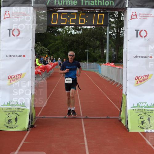 14.06.2026 - 7 Türme Triathlon Andreas Tolksdorf http://msf.ph/oto/9807800 14.06.2026 16:26:08 Ziel 1454, 1457 meine-sportfotos.de
