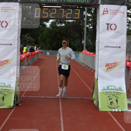 14.06.2026 - 7 Türme Triathlon Andreas Tolksdorf http://msf.ph/oto/9808040 14.06.2026 16:27:21 Ziel 1225 meine-sportfotos.de