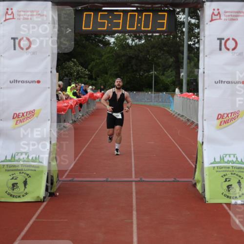 14.06.2026 - 7 Türme Triathlon Andreas Tolksdorf http://msf.ph/oto/9808280 14.06.2026 16:30:02 Ziel 698, 1329, 1485 meine-sportfotos.de