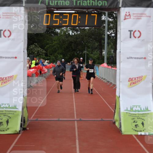 14.06.2026 - 7 Türme Triathlon Andreas Tolksdorf http://msf.ph/oto/9808316 14.06.2026 16:30:16 Ziel 880, 1796 meine-sportfotos.de