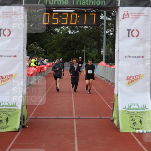 14.06.2026 - 7 Türme Triathlon Andreas Tolksdorf http://msf.ph/oto/9808320 14.06.2026 16:30:17 Ziel 880, 1796 meine-sportfotos.de